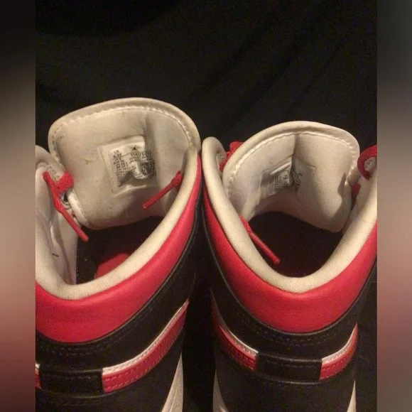 Big kids Jordan 1 Mid Very Berry (GS) - Picture 5 of 9